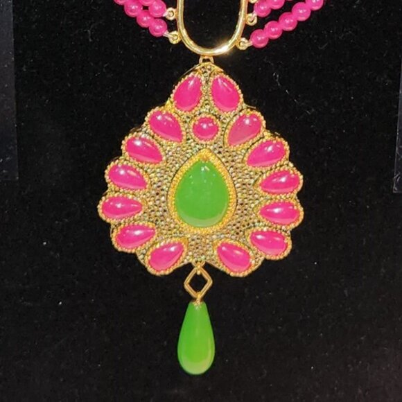 Pink & Green Jade Necklace with 2 pairs of Matching Earrings Set - Picture 4 of 6